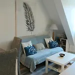 Cosy appartement dans une villa avec piscine, proche du centre et de la mer