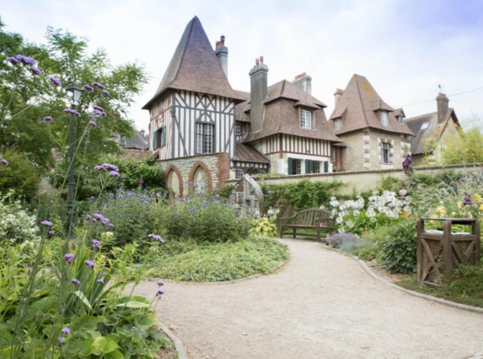 Appartement Cosy Dans Avec Piscine, Proche Du Centre Et De La Cabourg